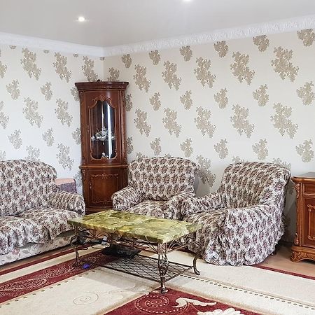 Люкс Апартаменты Центр Suhumi Exterior foto